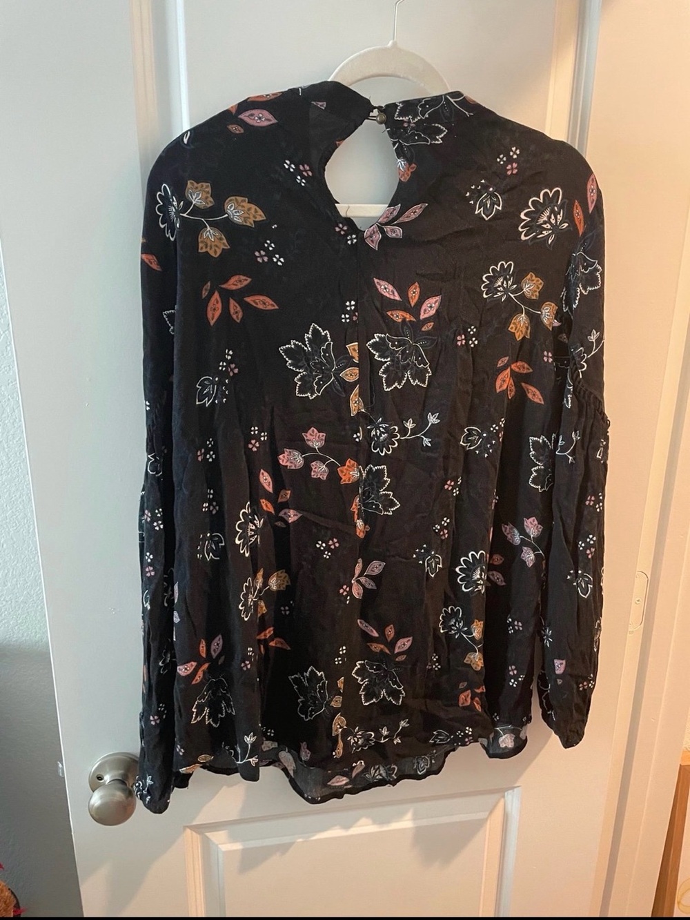 Black floral long sleeve keyhole blouse